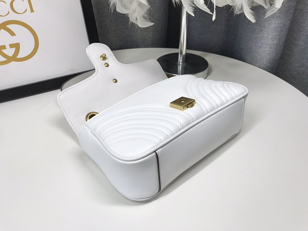 激安グッチバッグコピー角部分ディテール